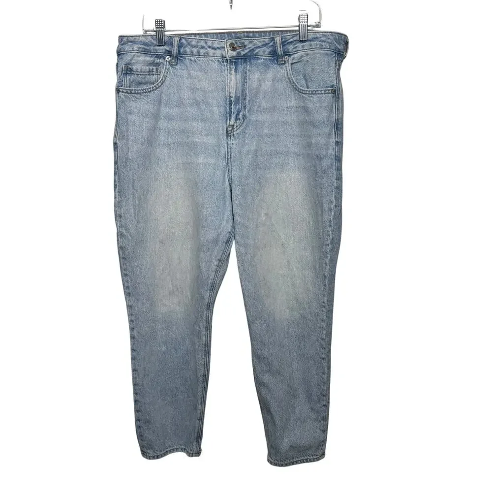 American Eagle Strigid Mom Jeans Women’s Size 16 Short High Rise Light Wash